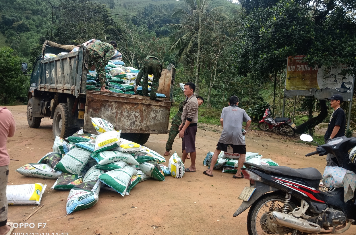 Thực hiện công tác dịch vụ nông nghiệp, cung ứng và tư vấn về cây trồng, vật nuôi, bảo vệ
